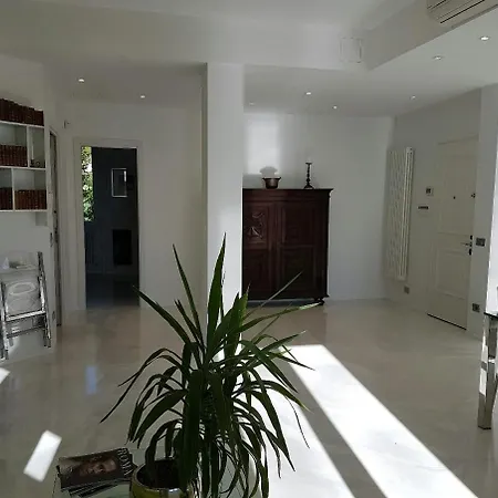 Sleeps 2 Pool