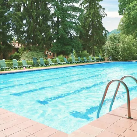 Sleeps 2 Pool Appartement